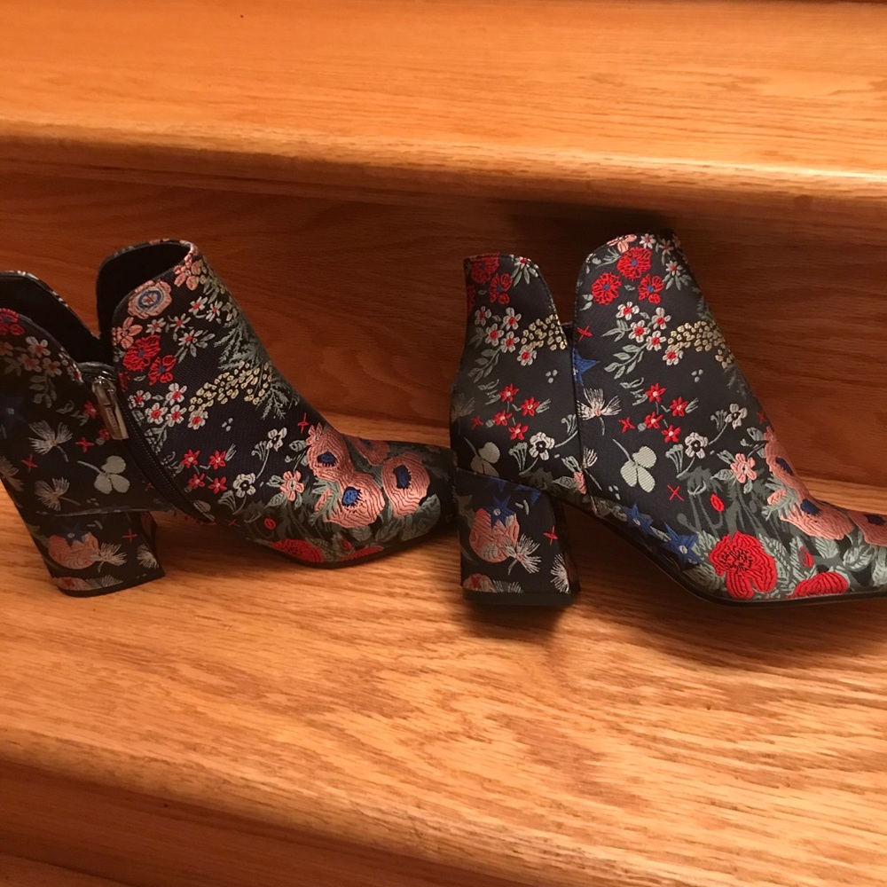 Vince camuto size 7.5
